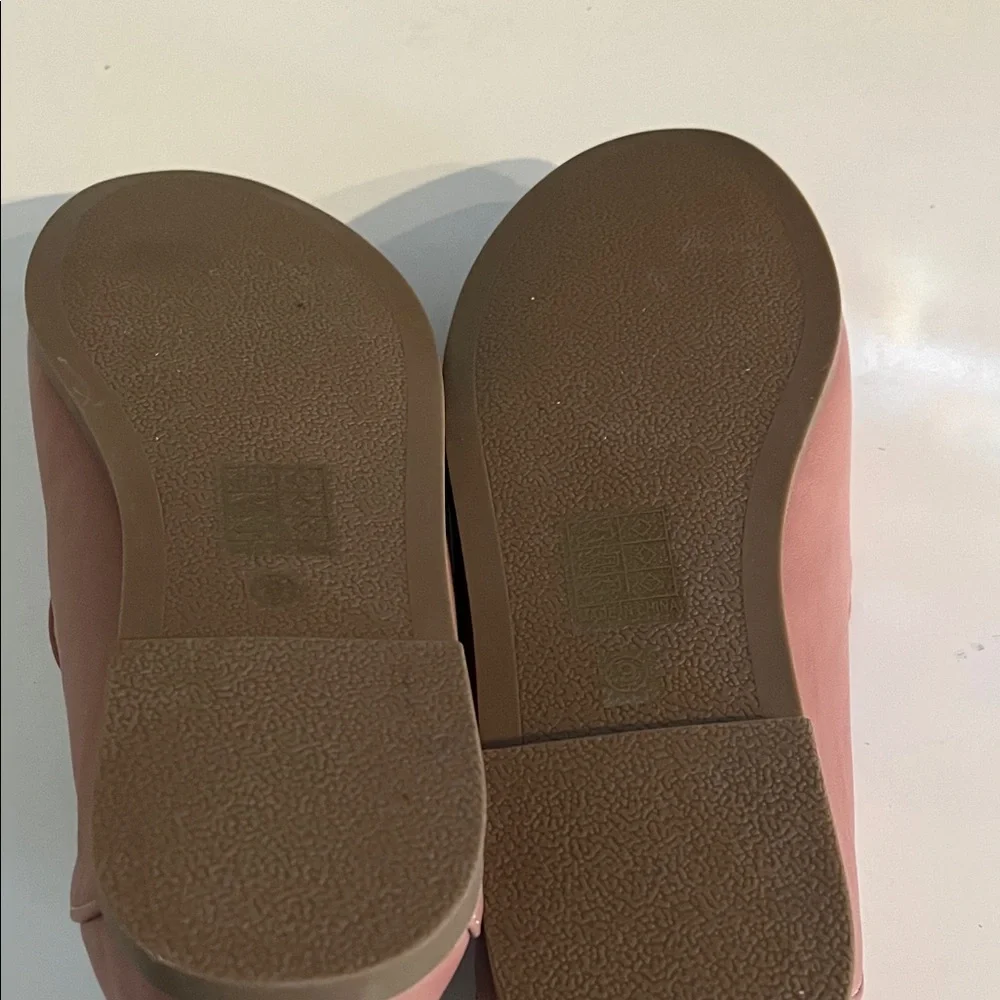 Journee Collection Women's‎ Wide With true comfort, foam slip on Flats Size W 9